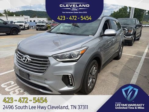 Used 2017 Hyundai Santa Fe SE FWD image 1