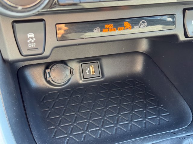 Used 2025 Toyota RAV4 XLE FWD image 21