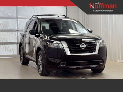 New 2025 Nissan Pathfinder SV w/ SV Premium Package