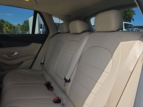 Used 2022 Mercedes-Benz GLC 300 4MATIC w/ Multimedia Package Lite image 17