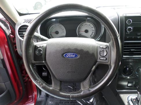 Used 2009 Ford Explorer Sport Trac XLT AWD/4WD image 17