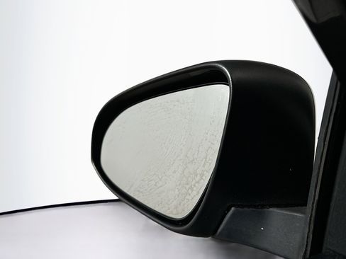 Used 2014 Toyota Camry LE image 16