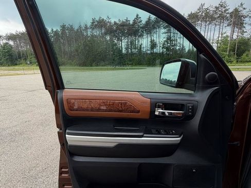 Used 2015 Toyota Tundra 4x4 CrewMax image 12