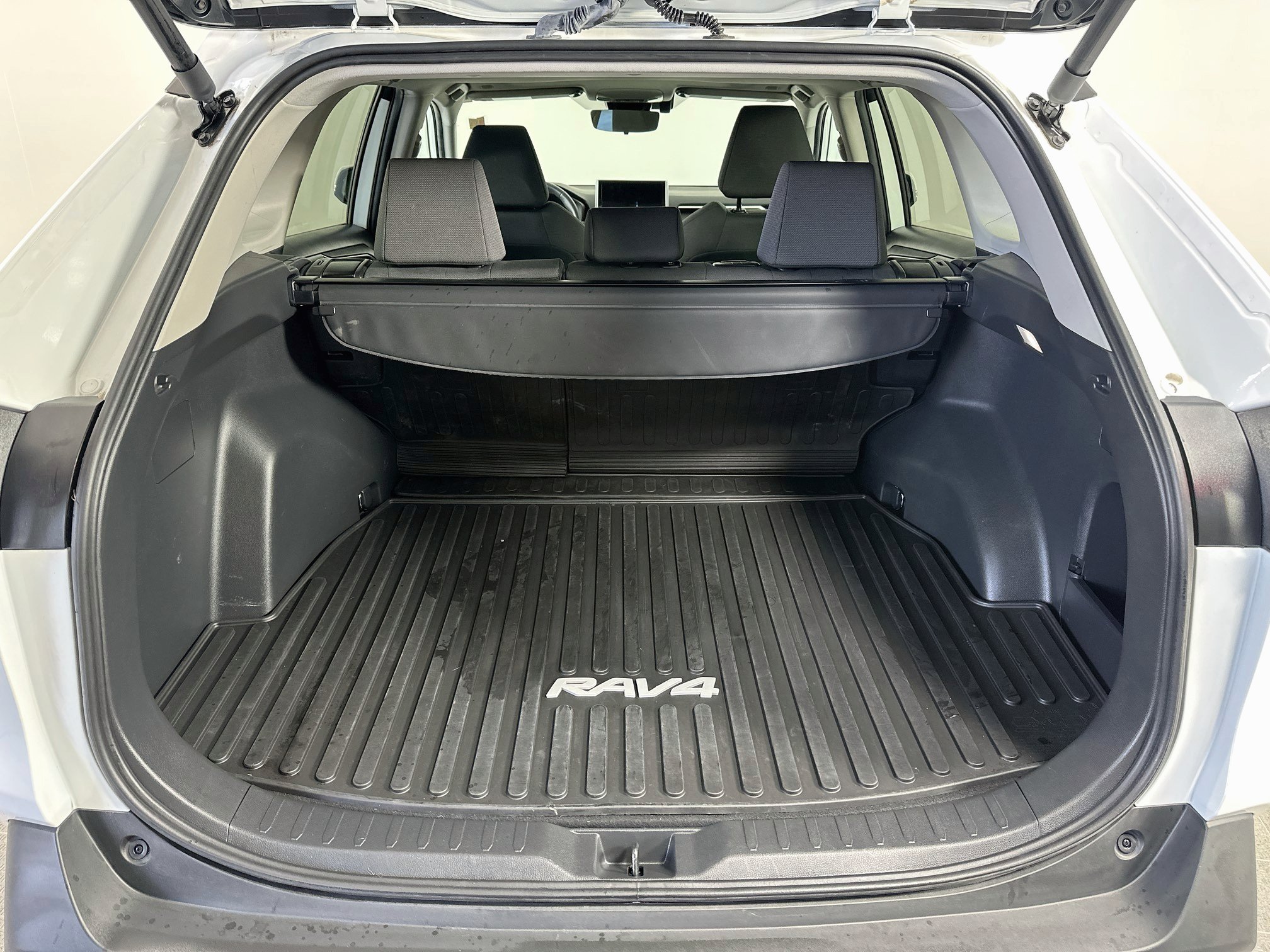 Used 2024 Toyota RAV4 XLE w/ Convenience Package AWD/4WD image 24