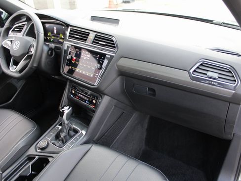 Certified 2024 Volkswagen Tiguan SE R-Line image 28