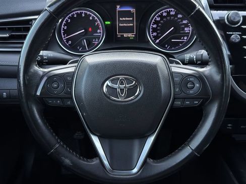 Used 2019 Toyota Camry SE w/ Convenience Package FWD image 12