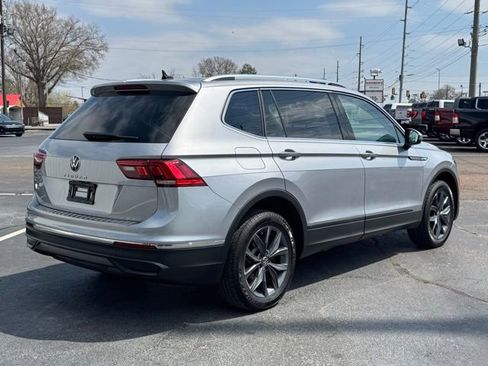 Used 2022 Volkswagen Tiguan SE FWD image 5