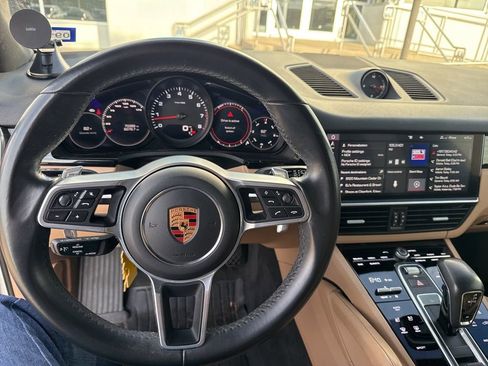 Used 2020 Porsche Cayenne image 15