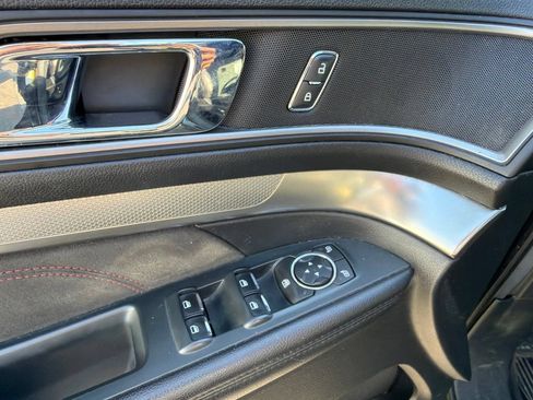Used 2018 Ford Explorer XLT w/ Equipment Group 202A FWD image 11
