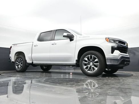 Used 2024 Chevrolet Silverado 1500 LT AWD/4WD image 40