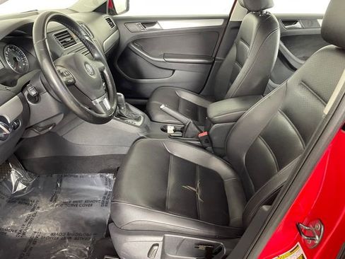Used 2014 Volkswagen Jetta SE FWD image 2