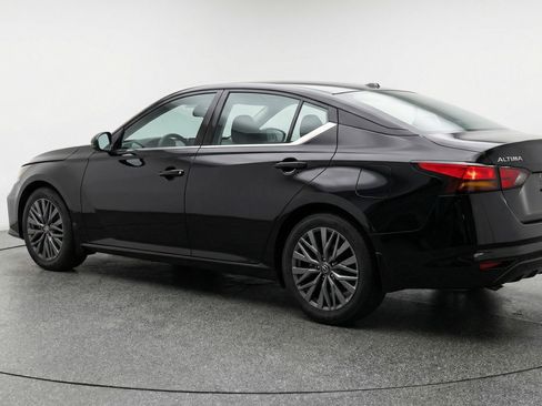 Used 2025 Nissan Altima 2.5 SV image 6