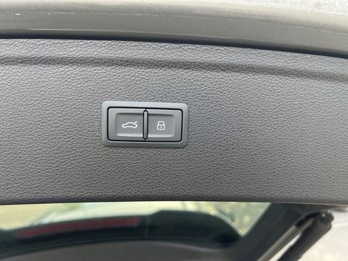 Used 2023 Audi SQ5 Prestige w/ Prestige Package AWD/4WD image 9