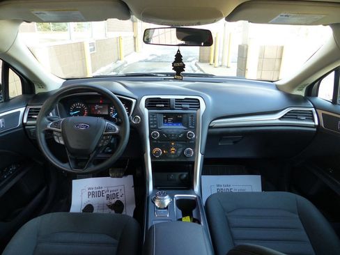 Used 2017 Ford Fusion SE FWD image 35