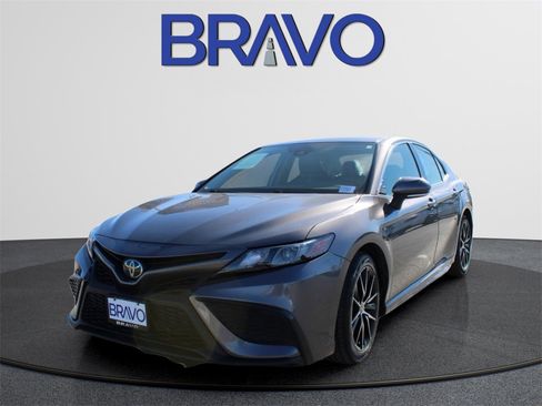 Used 2024 Toyota Camry SE image 1