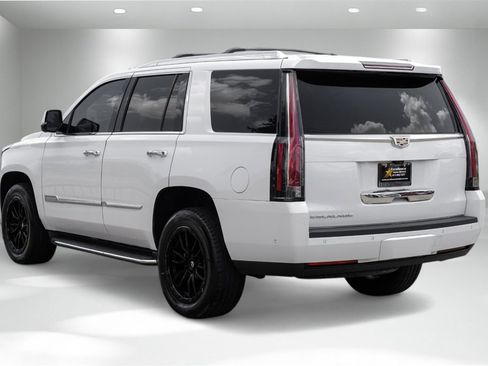 Used 2020 Cadillac Escalade Premium Luxury image 9