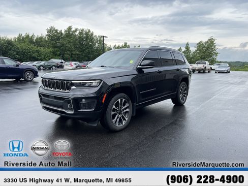 Used 2022 Jeep Grand Cherokee L Overland w/ Advanced Protech Group III AWD/4WD image 3