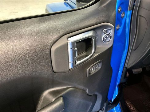 New 2025 Jeep Gladiator Sport image 27