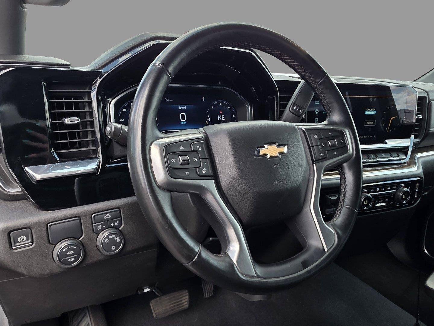 Used 2025 Chevrolet Silverado 1500 LT RWD image 10