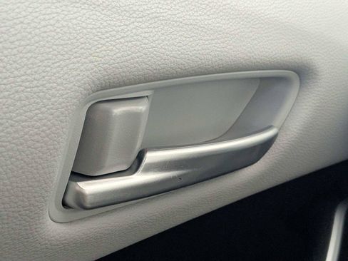Used 2022 Toyota Corolla SE FWD image 38