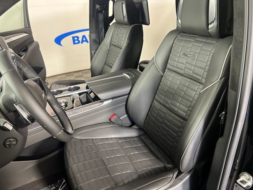 Used 2026 Cadillac Escalade V w/ LPO, ONYX Package AWD/4WD image 30