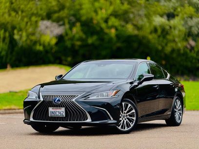 Used 2019 Lexus ES 300h w/ Premium Package