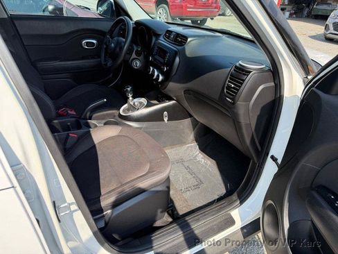 Used 2016 Kia Soul FWD image 10