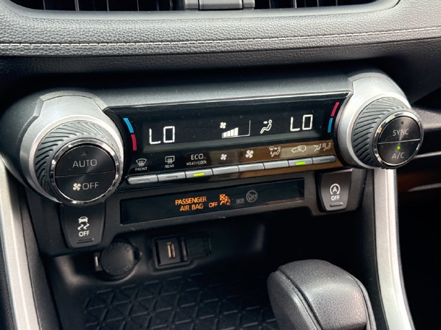 Used 2021 Toyota RAV4 XLE w/ Convenience Package FWD image 32