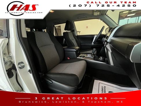 Used 2022 Toyota 4Runner SR5 AWD/4WD image 11
