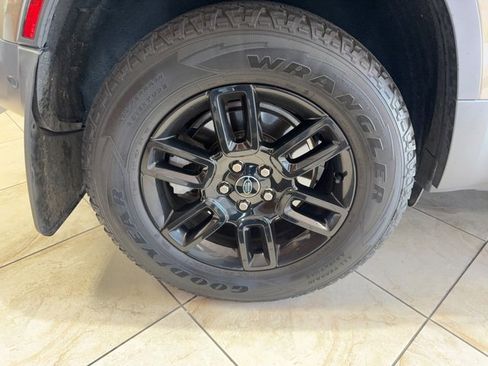 Used 2022 Land Rover Defender 110 SE AWD/4WD image 8