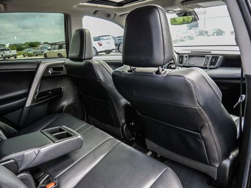 Used 2018 Toyota RAV4 Limited FWD image 21