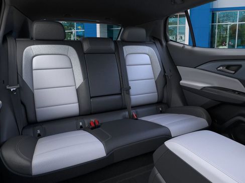 New 2025 Chevrolet Equinox EV LT image 17