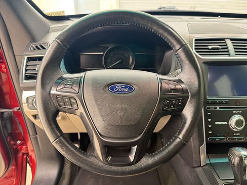 Used 2018 Ford Explorer Limited w/ Equipment Group 301A FWD image 16