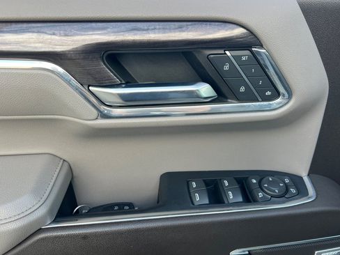 Used 2023 Chevrolet Silverado 1500 LTZ w/ Technology Package image 11