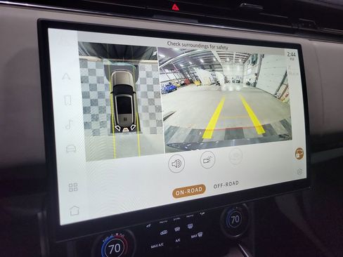 Used 2023 Land Rover Range Rover Long Wheelbase SE image 19