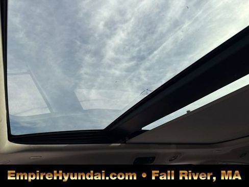 Used 2023 Chrysler Pacifica Limited image 22