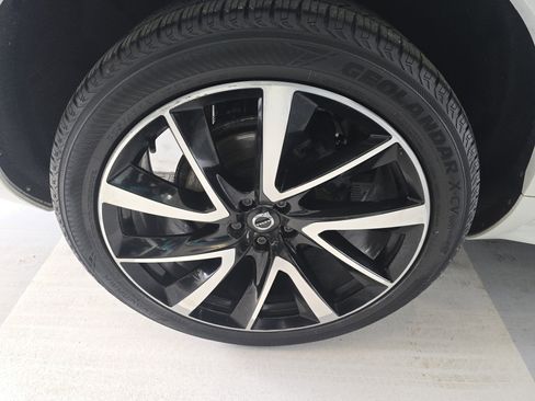 Used 2021 Volvo XC90 T6 Momentum image 9