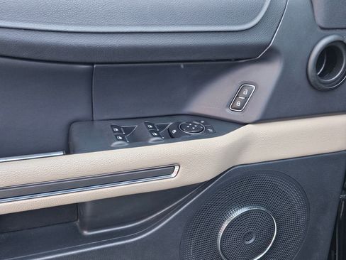 Used 2022 Ford Expedition Max XLT image 18