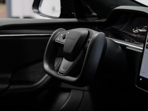 Used 2022 Tesla Model S Plaid image 19