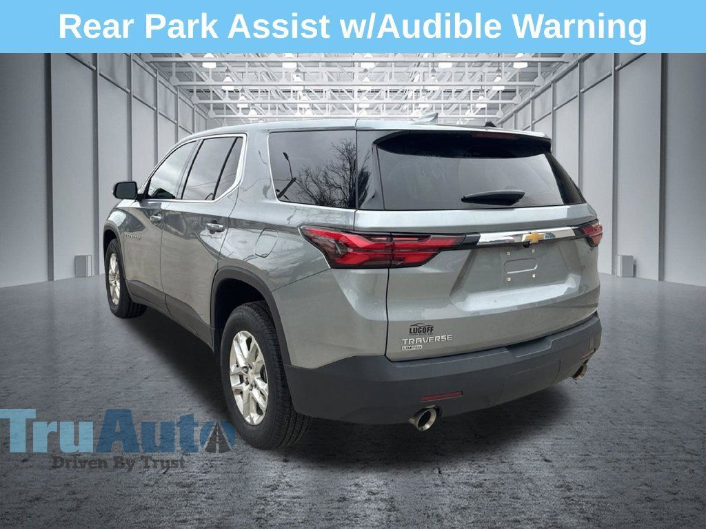 Used 2024 Chevrolet Traverse LS w/ Safety Package FWD image 5