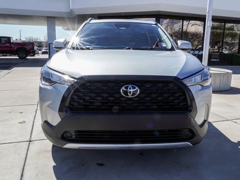 Used 2023 Toyota Corolla Cross LE w/ Moonroof Package image 3