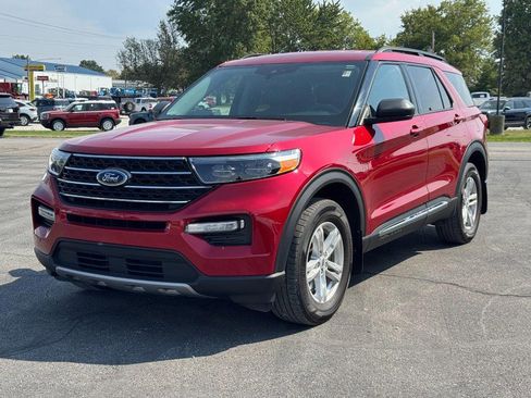 Used 2023 Ford Explorer XLT w/ Equipment Group 202A image 8