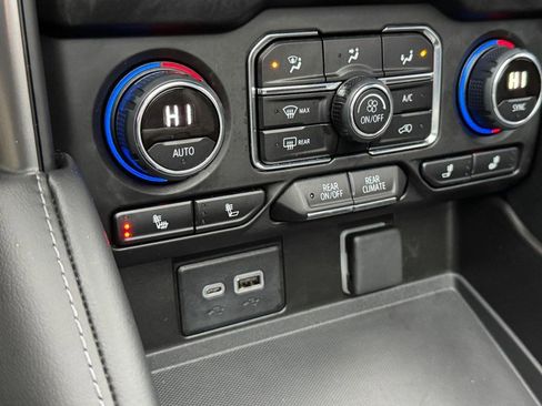 Used 2024 Chevrolet Tahoe Z71 w/ Luxury Package image 21