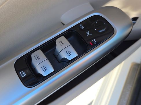 Used 2024 Mercedes-Benz C 300 Sedan image 28