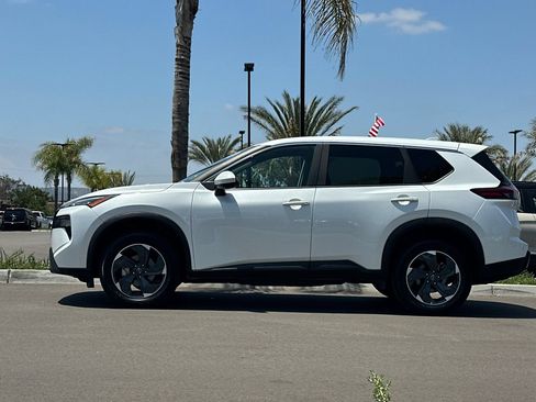 Used 2024 Nissan Rogue SV AWD/4WD image 7