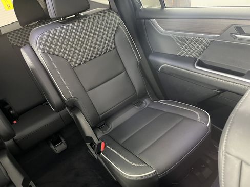 Used 2024 GMC Acadia Denali w/ Super Cruise Package image 24