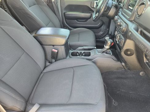Used 2022 Jeep Wrangler Unlimited Sport AWD/4WD image 17