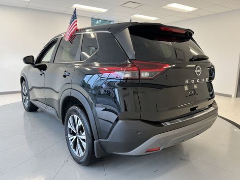 Used 2023 Nissan Rogue SV image 5
