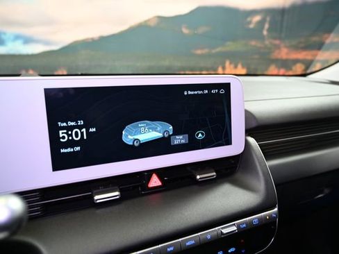 Used 2024 Hyundai Ioniq 5 Limited image 32