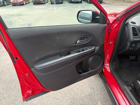 Used 2018 Honda HR-V LX image 9